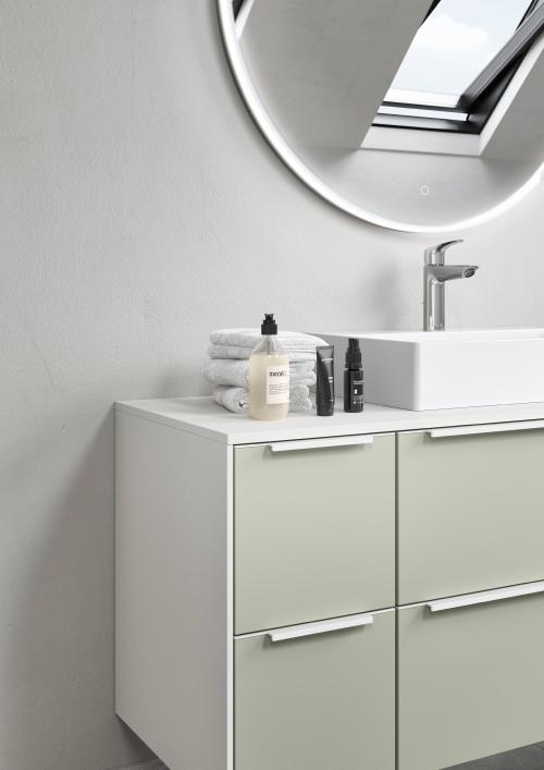 Bad Möbel mit Griff